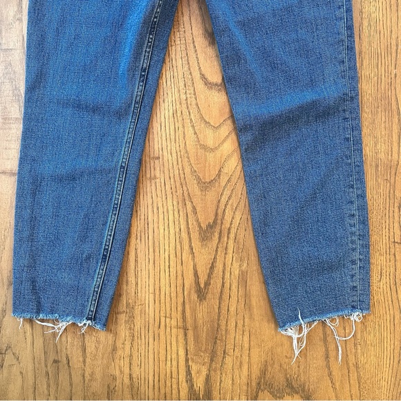 Abercrombie & Fitch Curve Love The Mom High Rise Jeans Raw Hem Size 28/6 - Picture 3 of 12